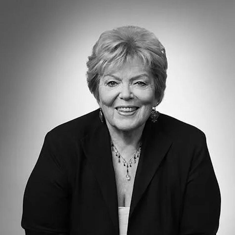 Скончалась народная артистка России Ирина Андрианова. Актриса более полувека служила сцене и была одной из ключевых фигур Тверского академического театра драмы, где сыграла десятки ярких ролей