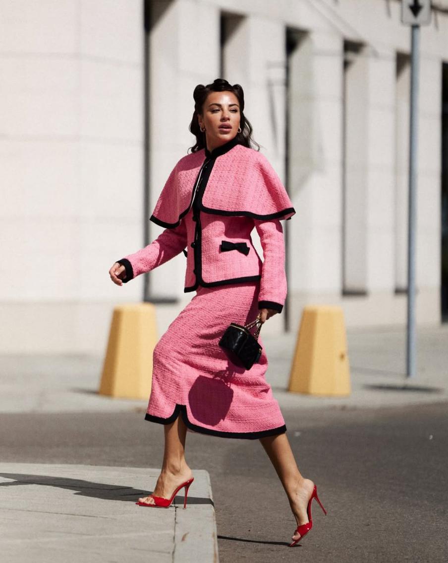 Девушки с контрастной внешностью могут себе позволить такие же полярные сочетания в цвете вещей.