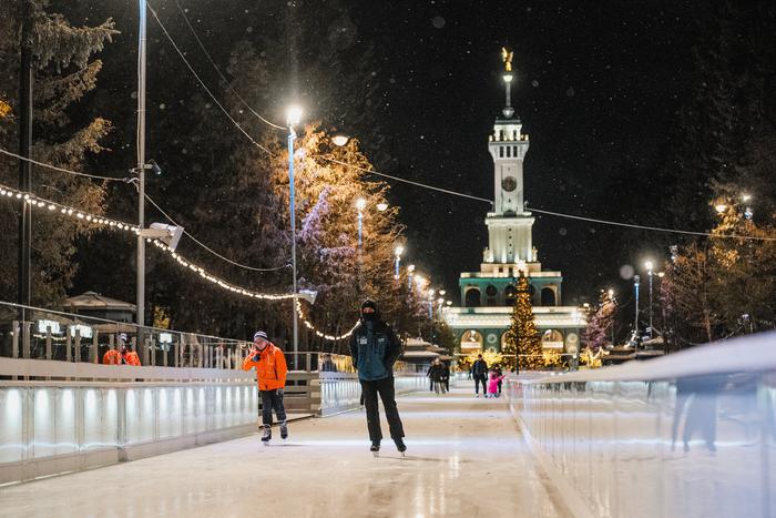 Новый масштабный каток начал работу на Северном речном вокзале