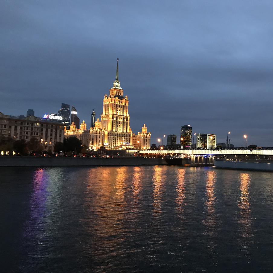 Тёплый фронт с гололёдом подходит к Подмосковью с запада. Атмосферный фронт постепенно вытесняет морозы, принося в регион осадки, перепады температур и кратковременные, но опасные гололёдные явления