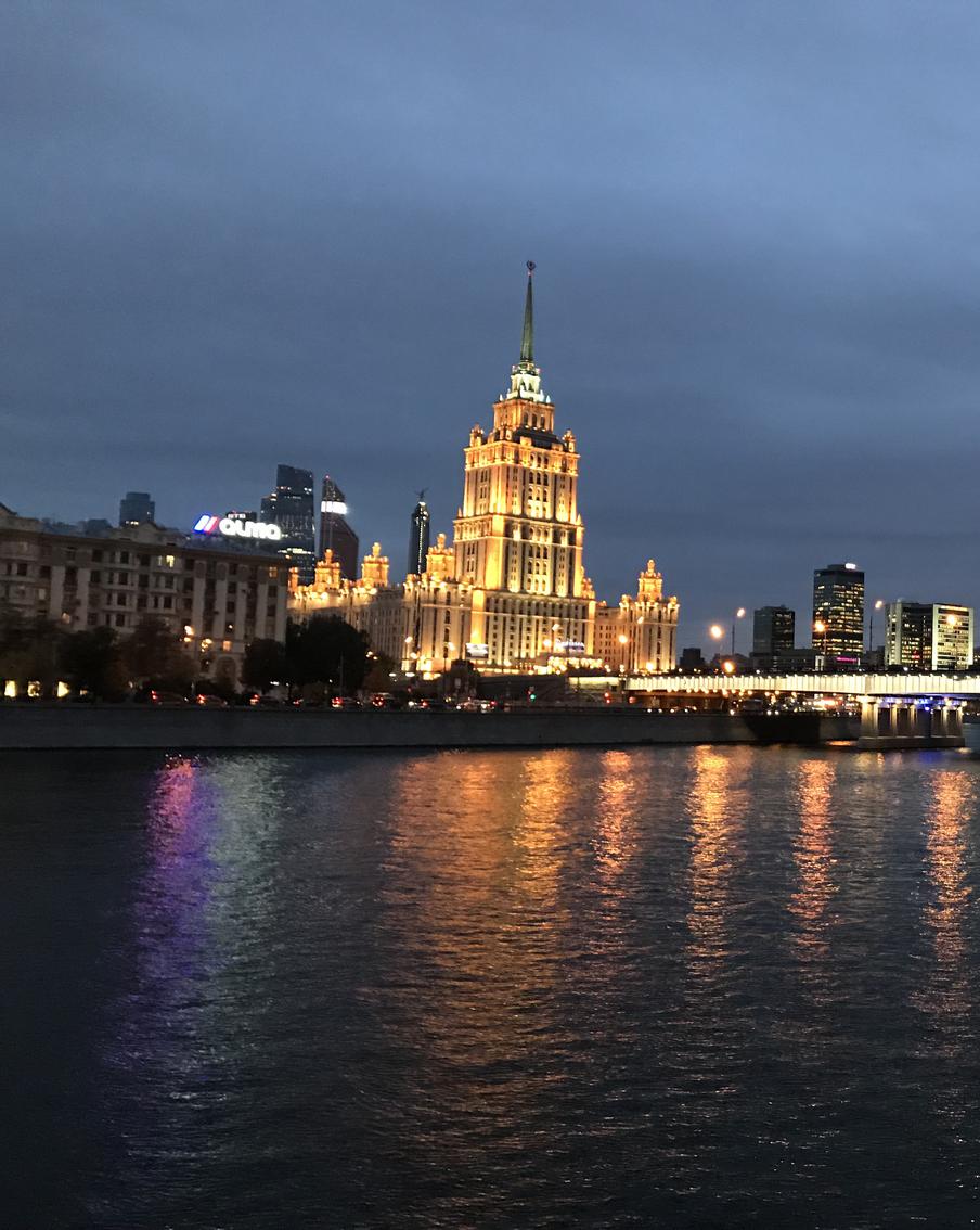 Тёплый фронт с гололёдом подходит к Подмосковью с запада. Атмосферный фронт постепенно вытесняет морозы, принося в регион осадки, перепады температур и кратковременные, но опасные гололёдные явления