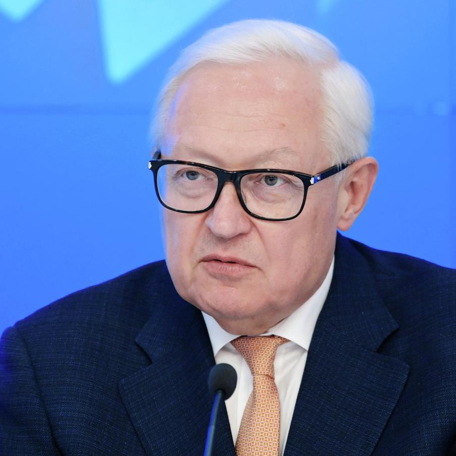 Рябков подтвердил, что Россия соблюдает соглашения Путина и Трампа на Аляске. Замглавы МИД Сергей Рябков заявил, что Россия строго придерживается рамочных договорённостей, достигнутых на встрече президентов РФ и США в Анкоридже, подчёркивая неизменность позиции Москвы