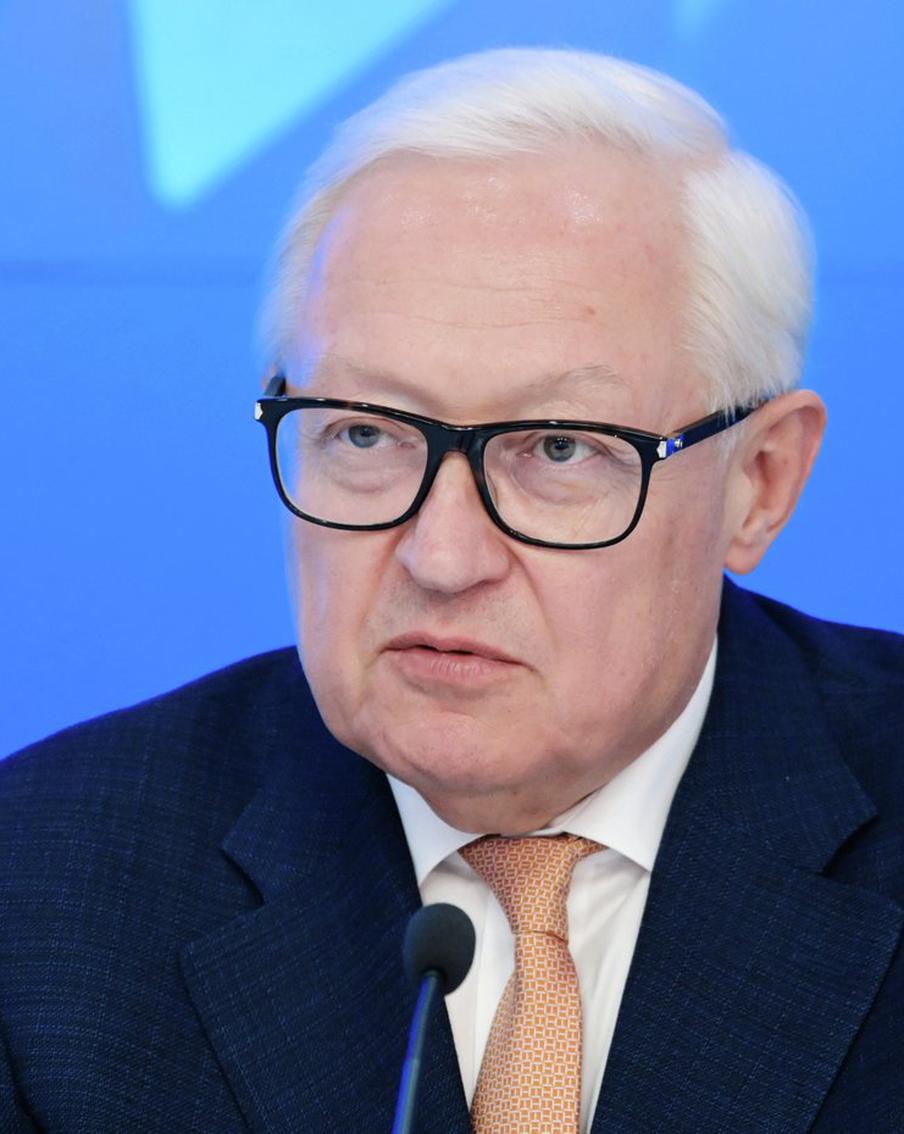 Рябков подтвердил, что Россия соблюдает соглашения Путина и Трампа на Аляске. Замглавы МИД Сергей Рябков заявил, что Россия строго придерживается рамочных договорённостей, достигнутых на встрече президентов РФ и США в Анкоридже, подчёркивая неизменность позиции Москвы