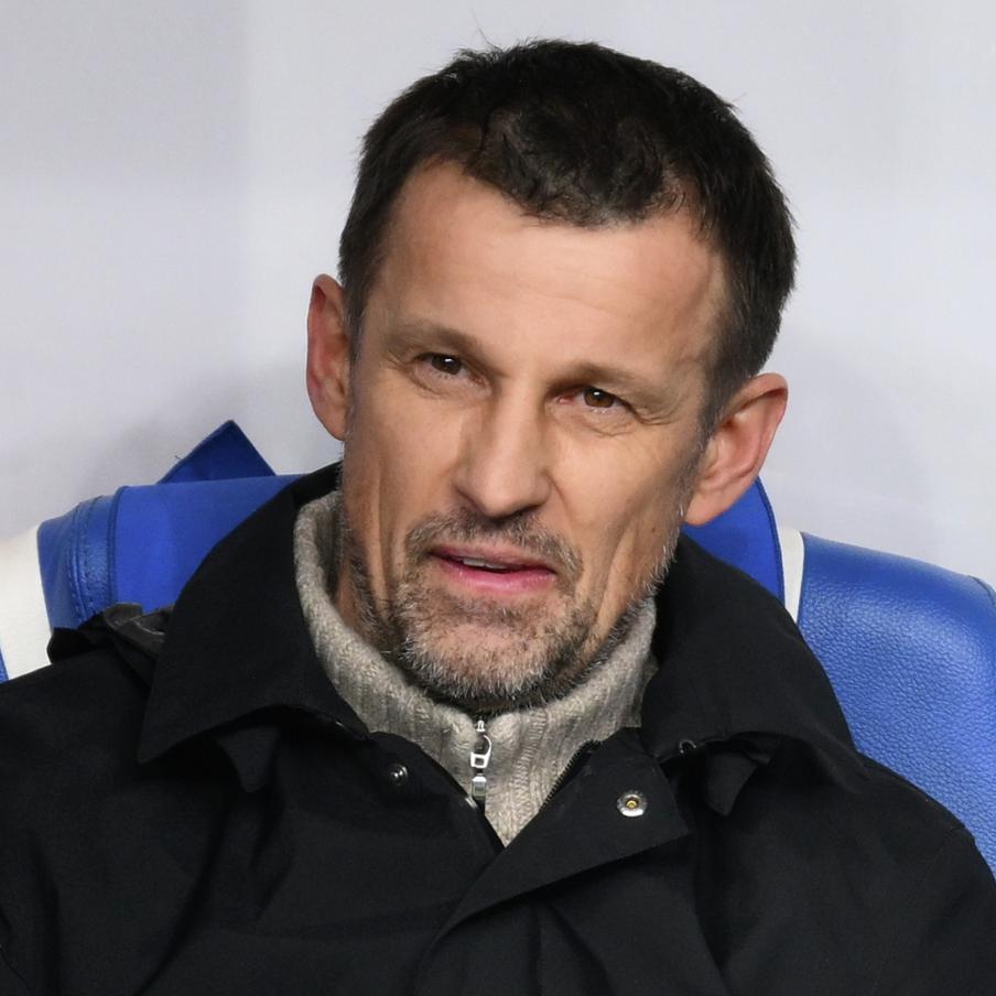 Тренера "Зенита" Семака задержали в аэропорту Мюнхена из-за покупок. Поездка в Германию по медицинским вопросам обернулась для главного тренера петербургского футбольного клуба Сергея Семака разбирательством, штрафом и конфискацией личных вещей при вылете