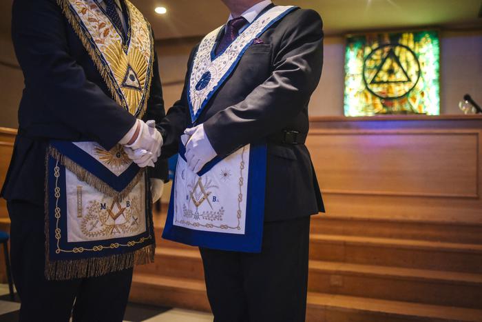 Стало известно, как пьют масоны и почему их заставляют раскрывать себя в полиции