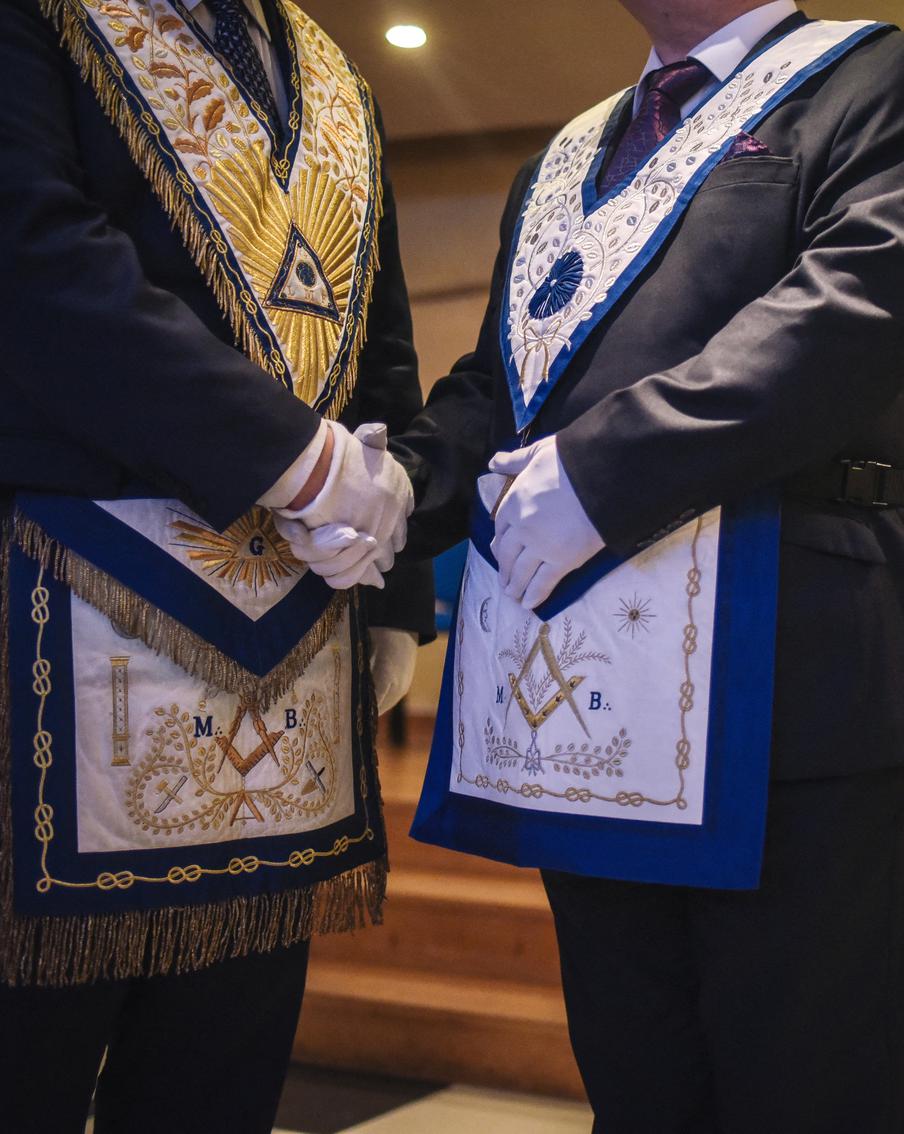 Стало известно, как пьют масоны и почему их заставляют раскрывать себя в полиции