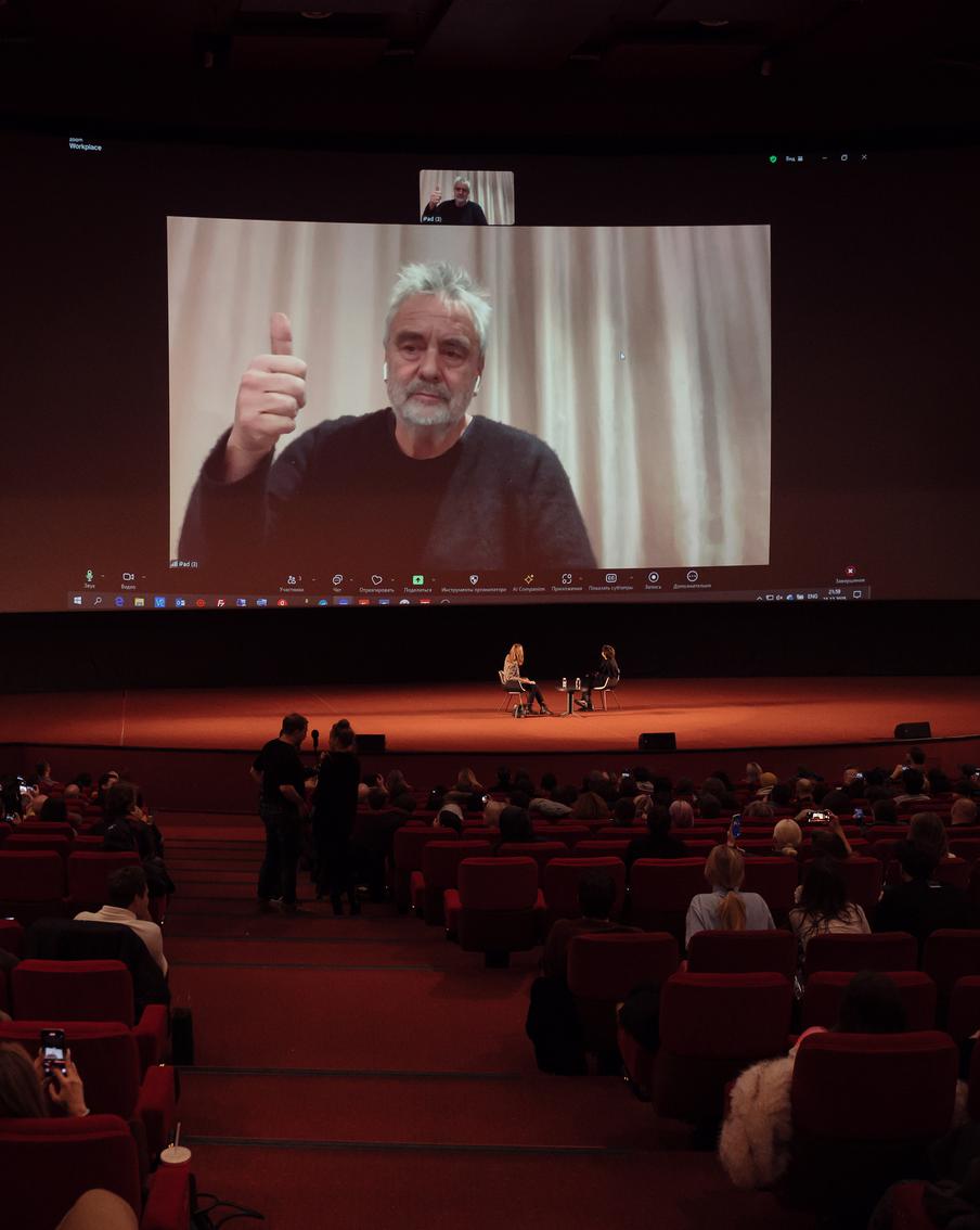 В "Пятом элементе" у героя Брюса Уиллиса, оказывается, был слепой отец