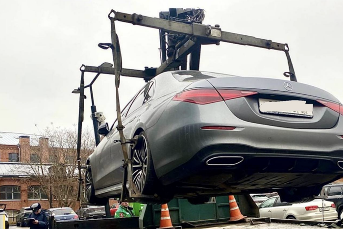 Три московских водителя лишились своих авто из-за штрафов за парковку на сумму более 750 тысяч рублей