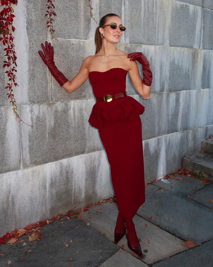 Не забывайте, что символ наступающего года – красная огненная лошадь.