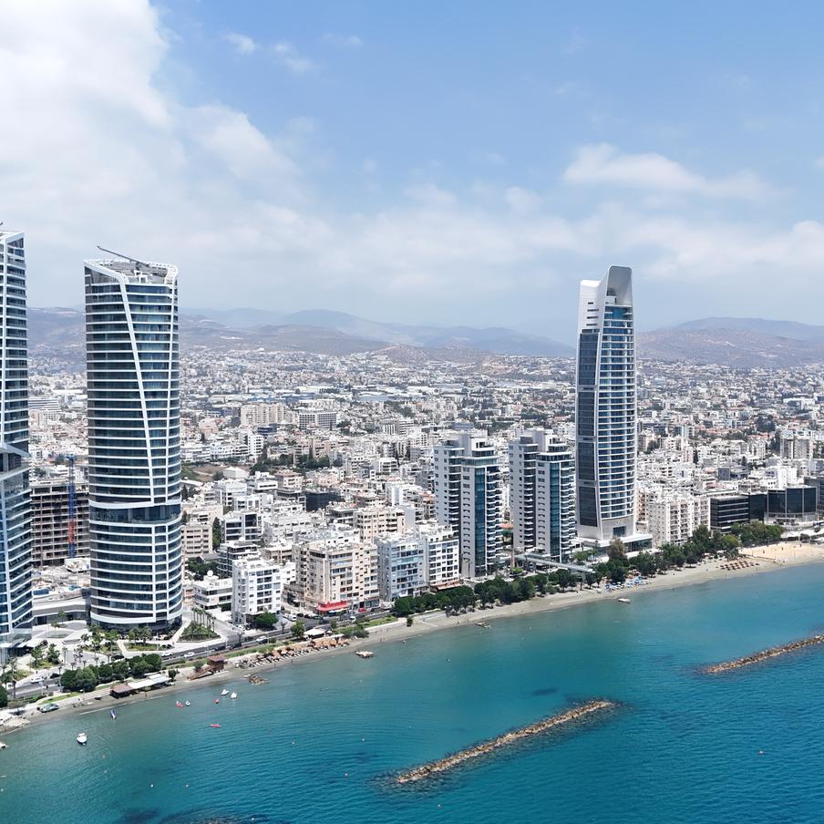 Кипр заявил о желании восстановить авиасообщение с Россией. Никосия связывает возвращение прямых рейсов и экономического взаимодействия с Москвой с завершением конфликта на Украине и рассчитывает на возобновление турпотока