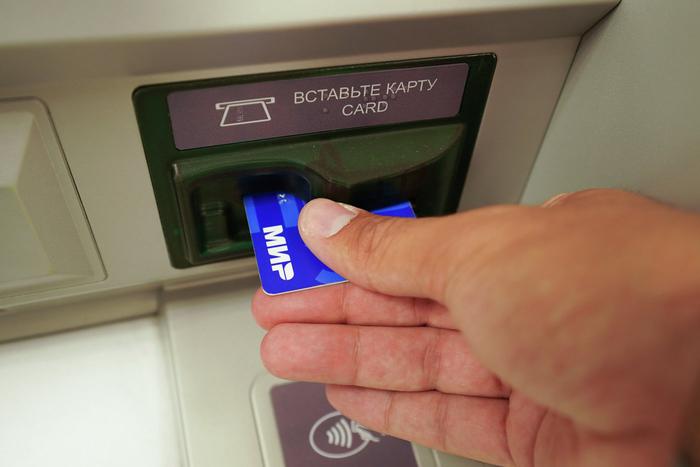 В России могут отказаться от контактных платежей по картам
