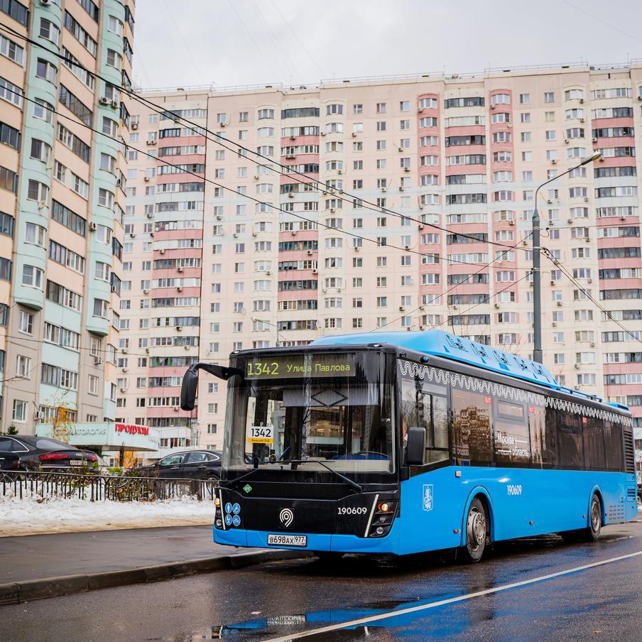 Новые маршруты в Подмосковье заработают уже 20 декабря. В 2025 году, согласно соглашению между правительствами Москвы и Московской области, в систему московского транспорта планируют включить 25 действующих пригородных маршрутов на северо-западном и западном направлениях