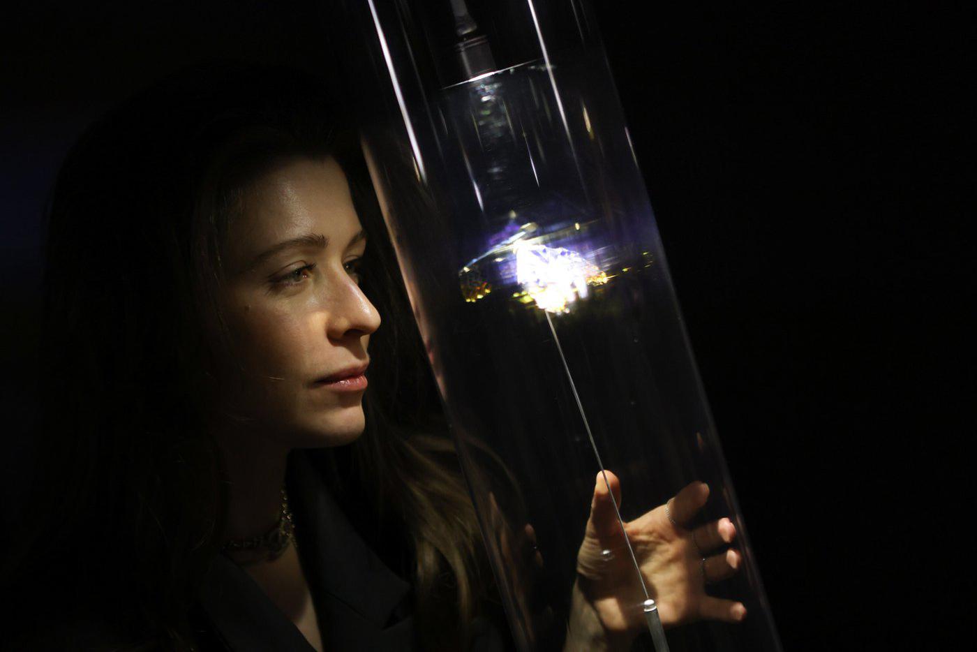 На выставке художника-ювелира Ильгиза Фазулзянова "На свет из темноты".