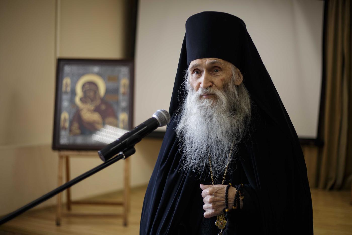 Старец духовно наставляет, а не исполняет желания, как Дед Мороз