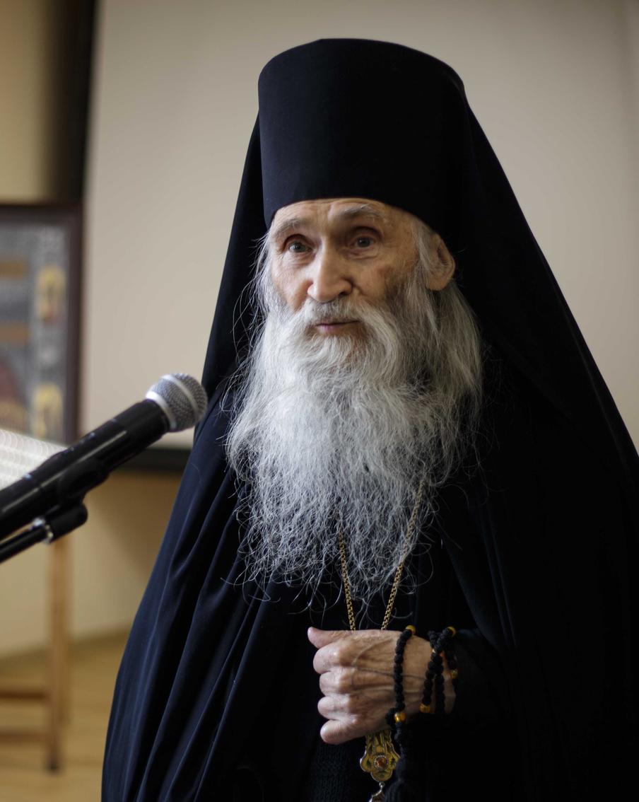 Старец духовно наставляет, а не исполняет желания, как Дед Мороз