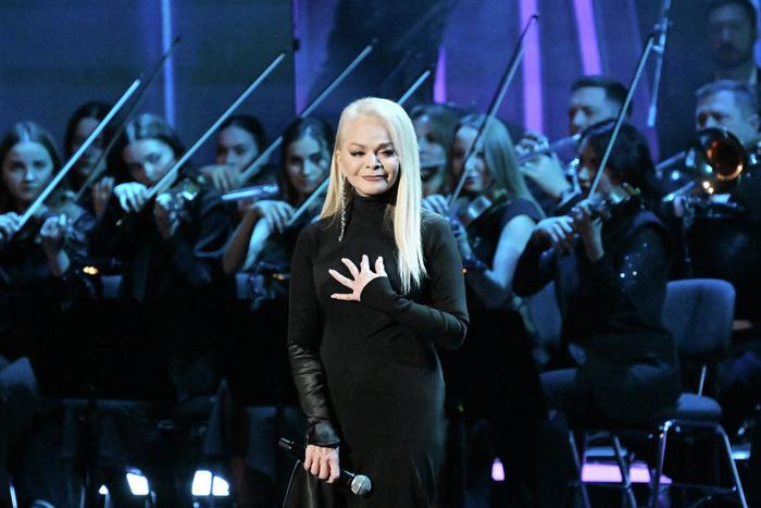 "Танич не хотел отдавать ей "Погоду в доме": критик Соседов назвал главный недостаток голоса Долиной