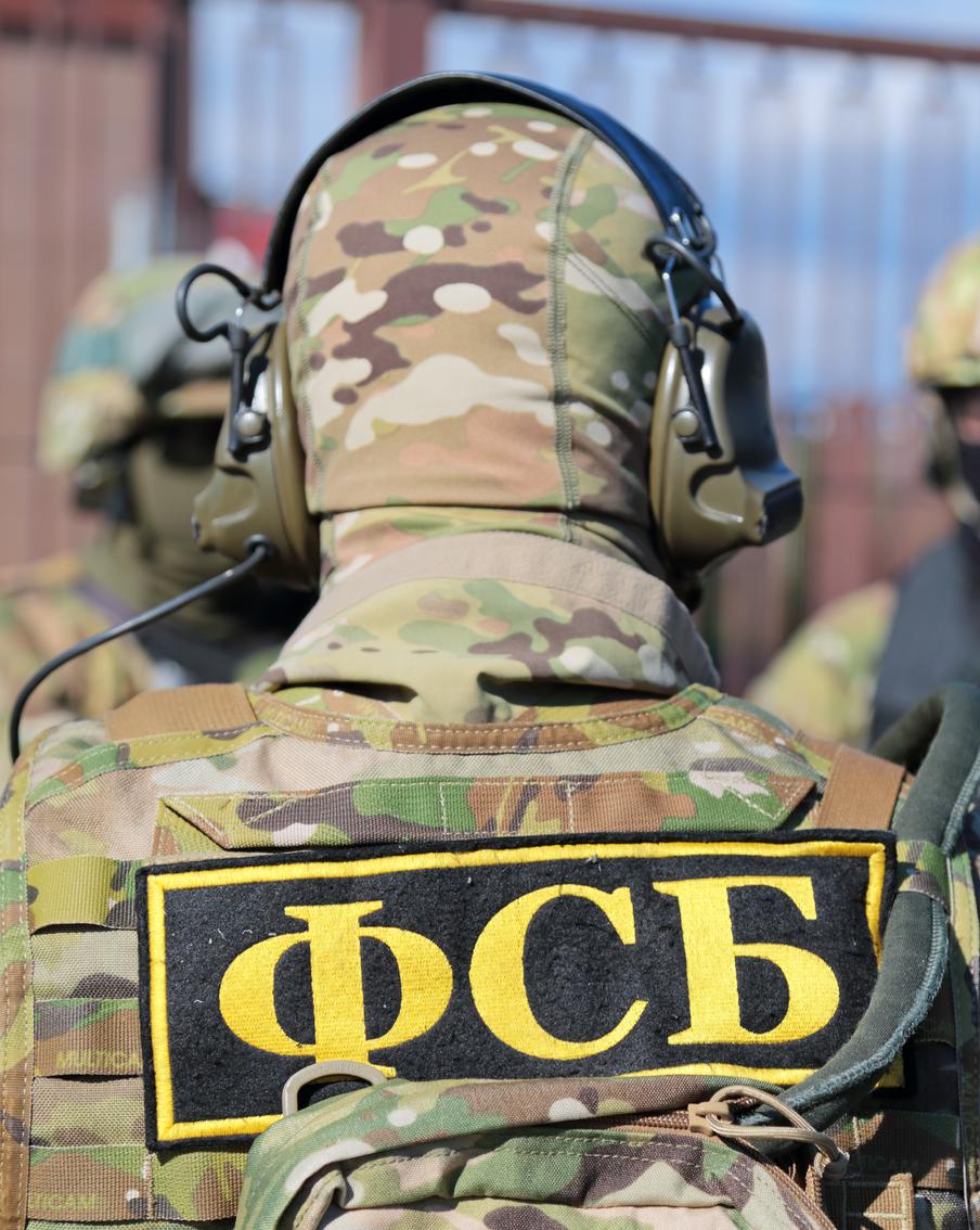 ФСБ предотвратила теракт в Волгодонске за полчаса до передачи бомбы. В Волгодонске ФСБ совместно с МВД сорвали подготовку теракта в людном месте. Студентка несла самодельное взрывное устройство мощностью около 10 кг тротила с поражающими элементами