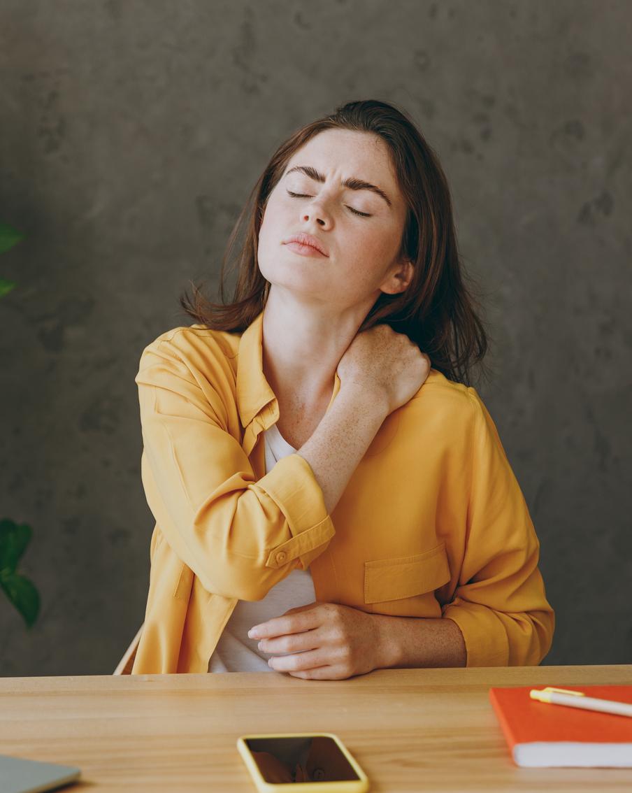 Боль и зажимы в шее: простой 5-минутный ритуал для расслабления