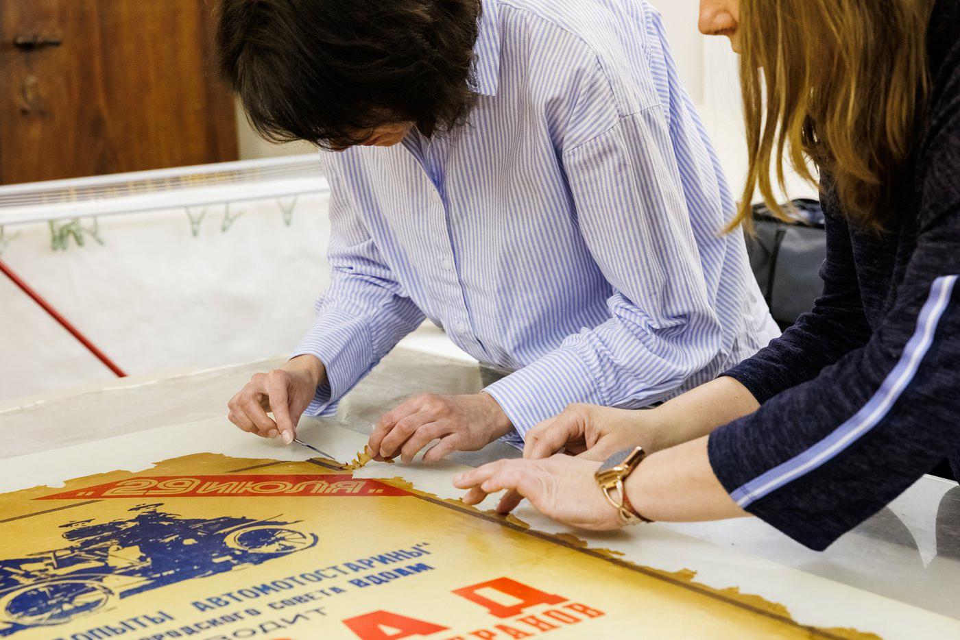 Музей транспорта Москвы отреставрирует уникальные советские афиши 70-х годов