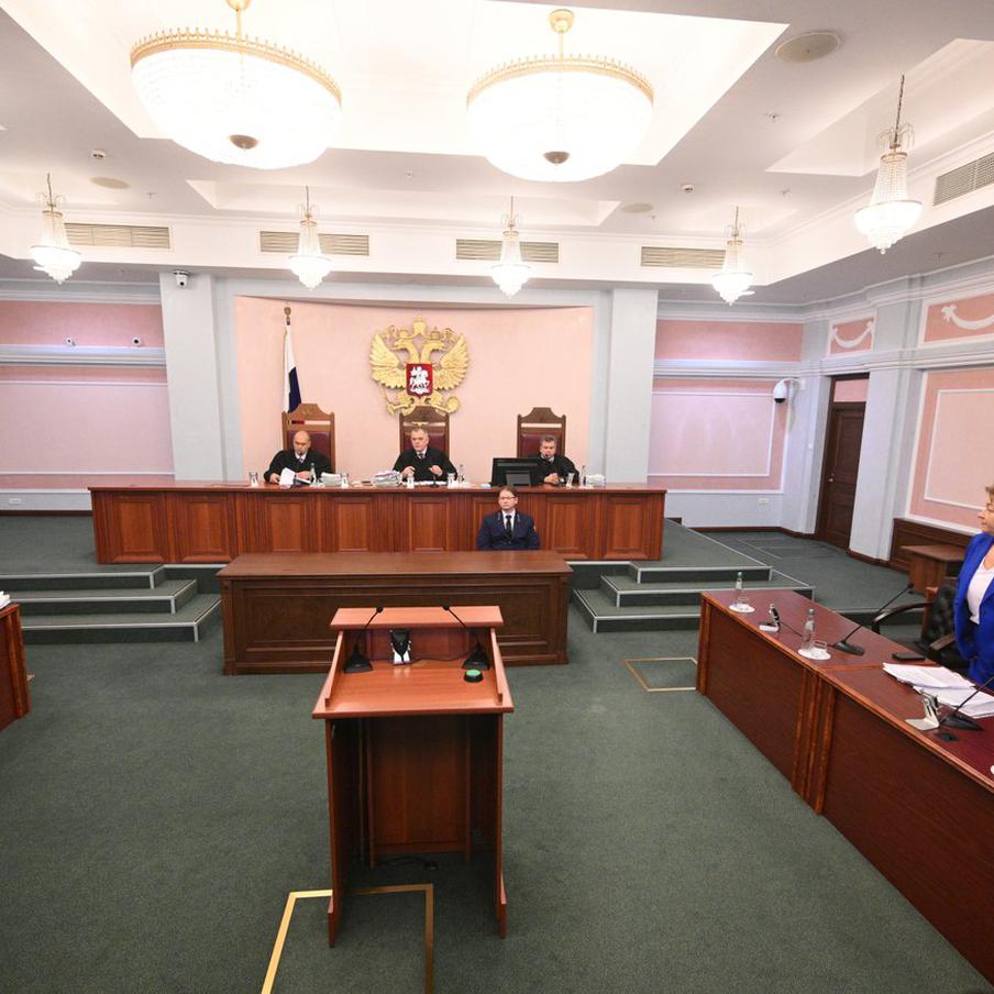 Верховный суд раскрыл детали решения по делу квартиры Ларисы Долиной. В опубликованном документе Верховный суд подробно объяснил, почему сделка купли- продажи признана действительной, а право собственности закреплено за Полиной Лурье, несмотря на факт мошенничества в отношении певицы