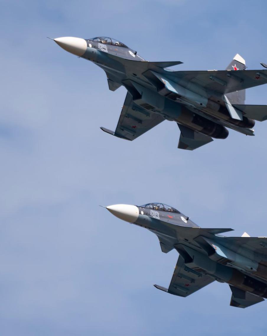 Армия России нанесла удары по инфраструктуре и производству БПЛА укронацистов. В ходе массированных ударов авиации, ракетных войск и артиллерии поражены энергетические объекты, связанные с обеспечением украинских войск, а также мощности по выпуску и хранению дальнобойных беспилотников