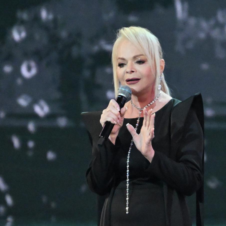 Долина не стала предоставлять справку из ПНД на суде. На предварительном заседании по делу о квартире представитель покупательницы потребовал подтвердить отсутствие психиатрического учёта у певицы, однако сторона артистки официально отклонила этот запрос