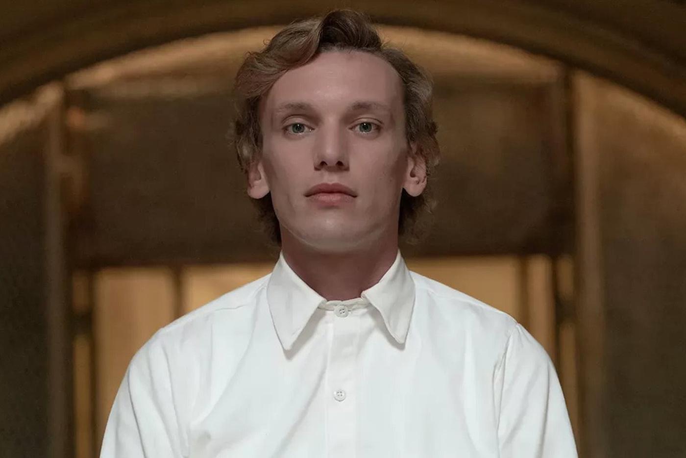 Джейми Кэмпбелл Бауэр в образе Генри Крила, который позже станет Векной.