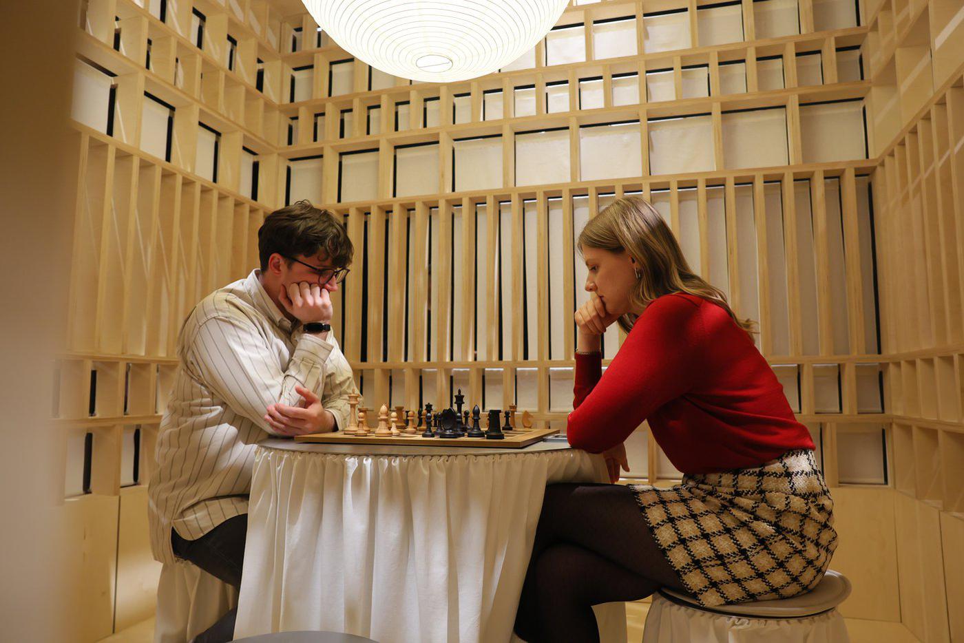 Оторваться от партии эта парочка так и не смогла – сидела за доской всё время открытия фестиваля.