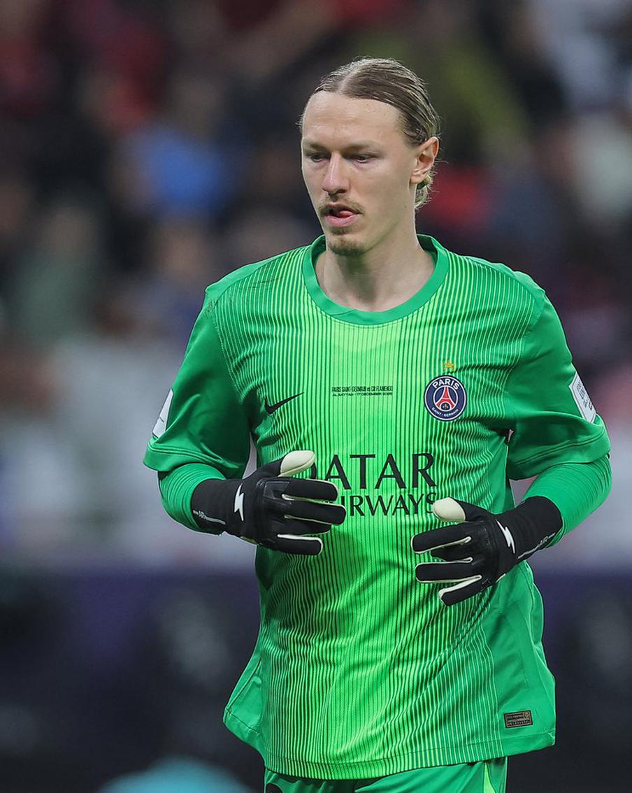 Матвей Сафонов встал в один ряд с Андреем Аршавиным