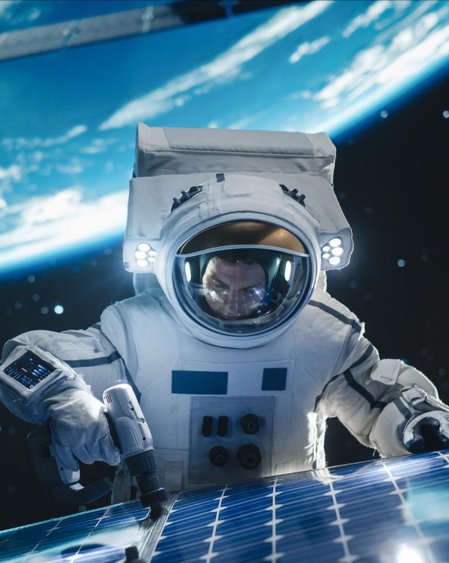 РОС начнёт работу на МКС и затем уйдёт в самостоятельный полёт. В Роскосмосе определили базовый сценарий развития Российской орбитальной станции (РОС), который предполагает поэтапное развёртывание и дальнейшую автономную эксплуатацию после завершения международного проекта