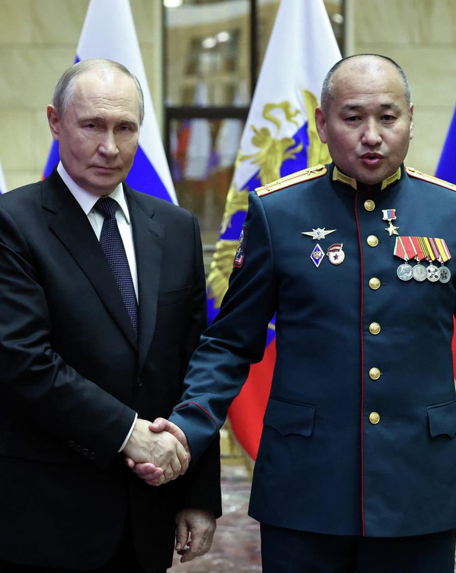 Герой России рассказал Путину детали операции при взятии Северска. Участник прямой линии раскрыл тактику штурма, масштабы задействованных сил и обстановку в городе после завершения активной фазы операции