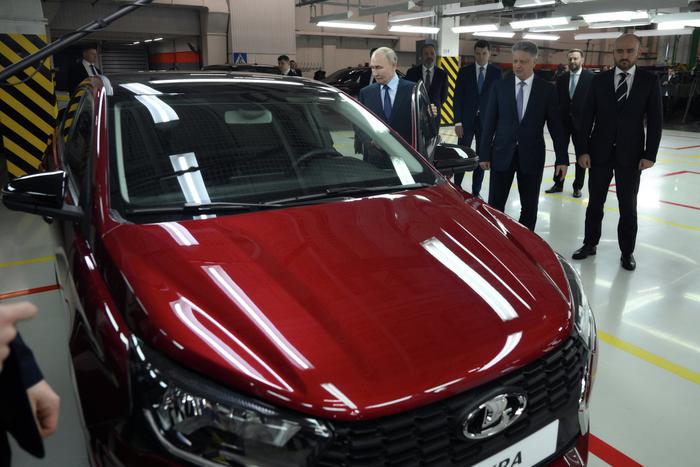 Путин рассказал о повышении утильсбора на дорогие авто