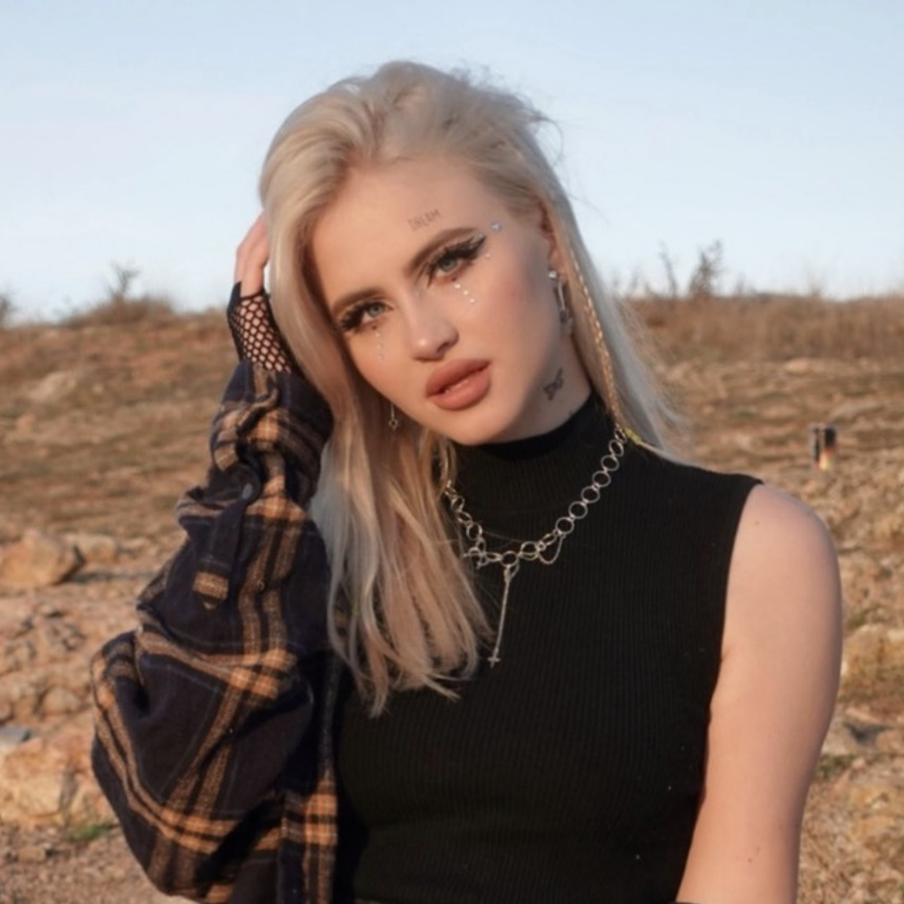 Ксения Карпова.