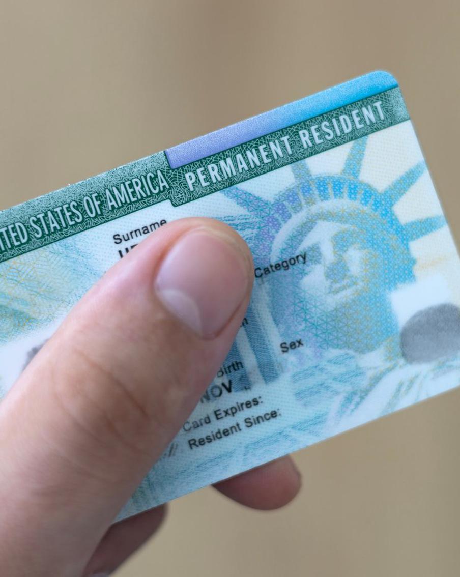 Вашингтон заморозил процедуру выдачи грин-карт иностранцам: что это значит для всех, кто хотел выиграть гражданство США в лотерее