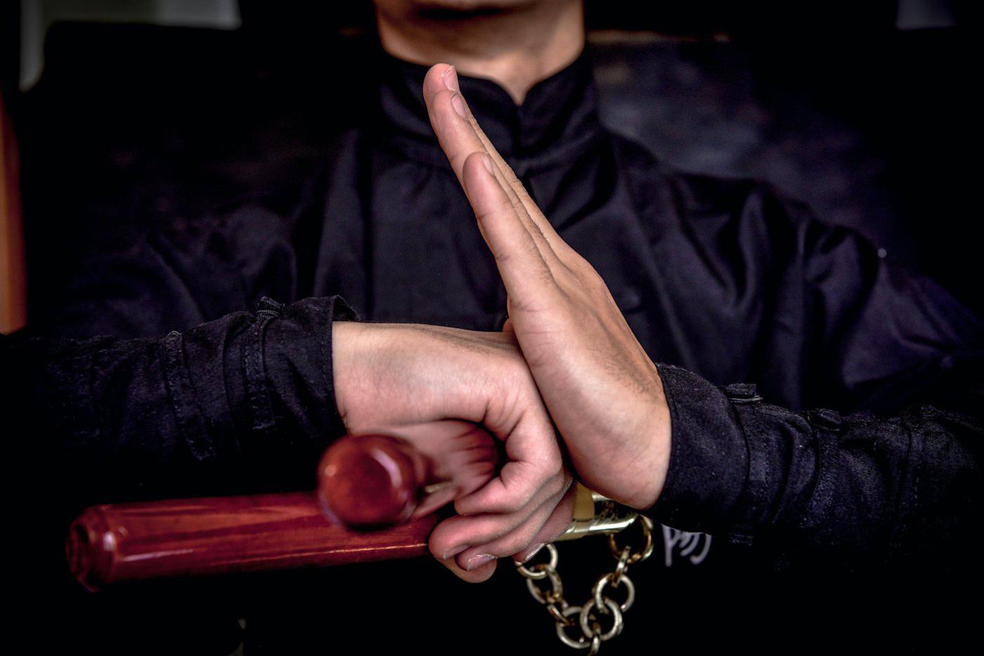 Групповая тренировка по ушу при свечах пройдет в Москве 24 декабря