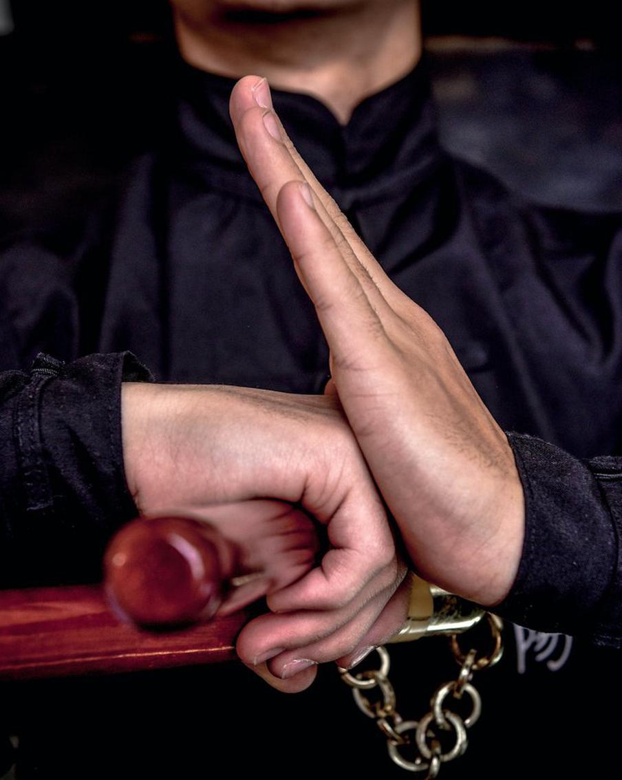 Групповая тренировка по ушу при свечах пройдет в Москве 24 декабря