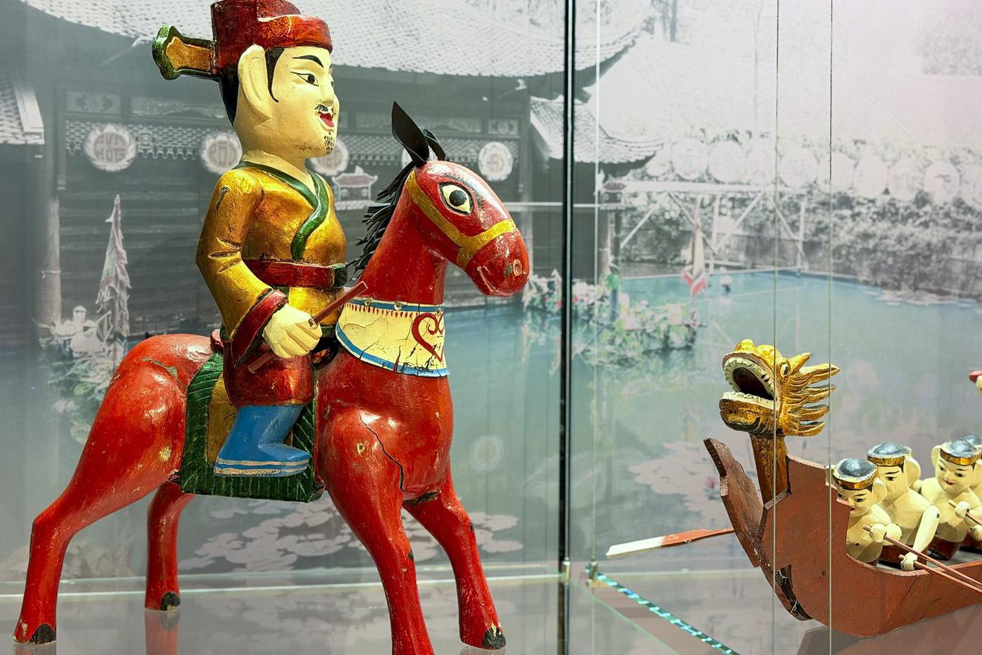 На выставке "Люди, куклы, маски. Театр Дальнего Востока и Юго-Восточной Азии".