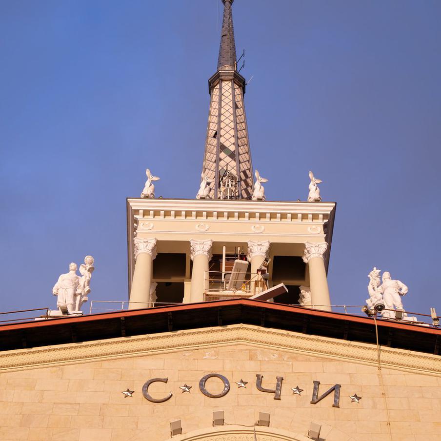 Паромное сообщение между Турцией и Россией закрылось, так и не заработав. Паромная линия, которая должна была связать турецкий порт Трабзон и российский порт в Сочи, была окончательно закрыта властями. Ранее курсировавшие по данному маршруту лайнеры неоднократно оказывались в центре скандалов