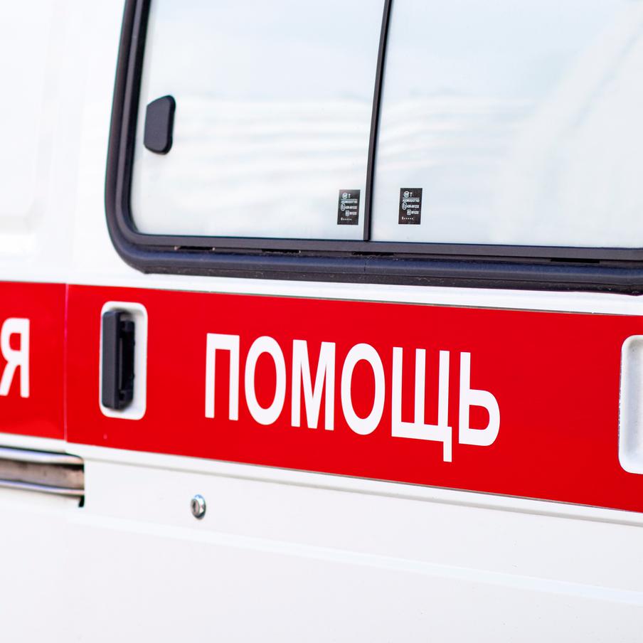 Скончался один из отравившихся постояльцев подмосковного пансионата для пожилых. Жертвой отравления в Ленинском городском округе Московской области стал один человек. Отмечается, что после массового отравления в одном из учреждений для пожилых в Подмосковье были госпитализированы 30 человек