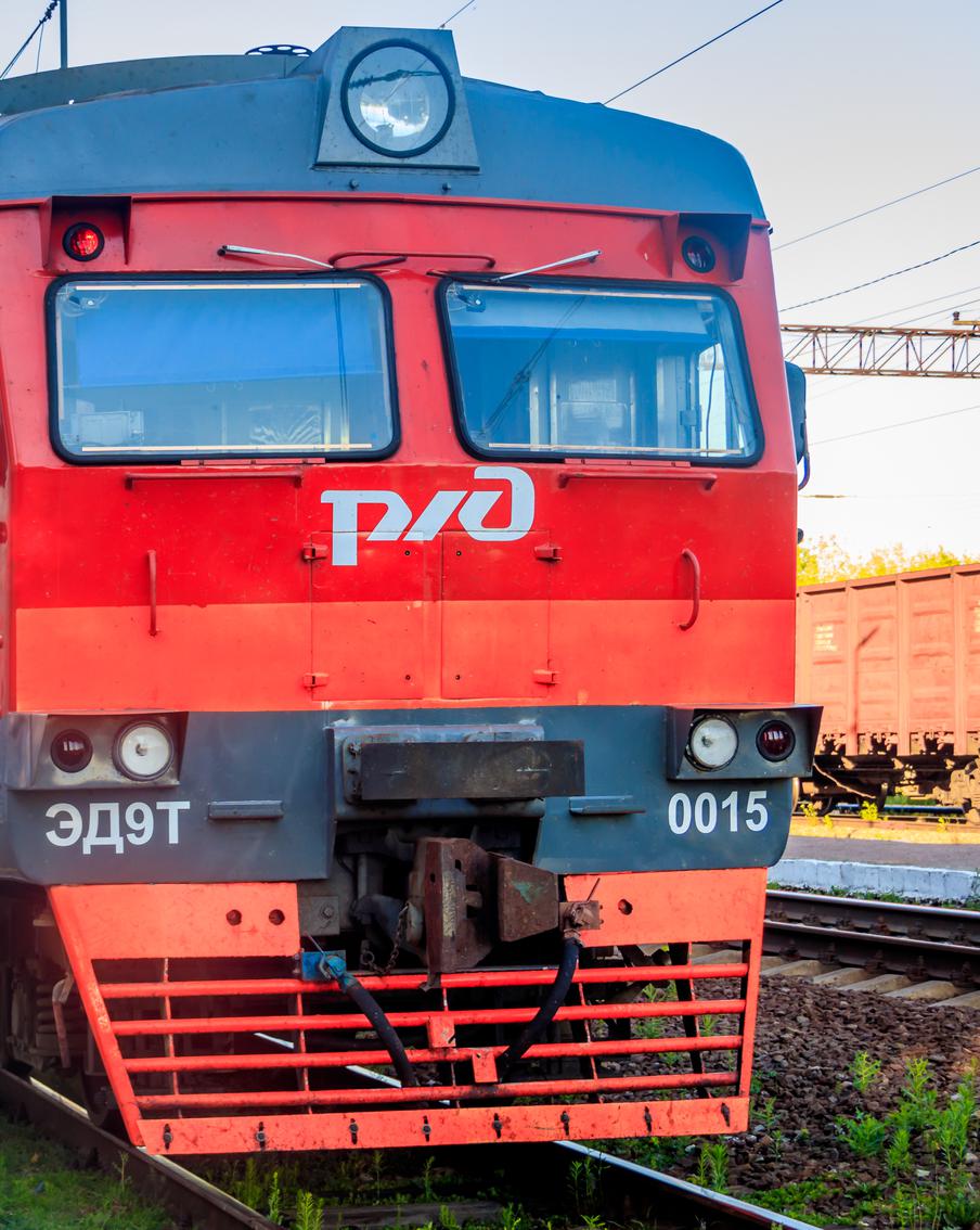 Несколько поездов задерживаются в Воронежской области из-за падения дронов ВСУ. Падение обломков сбитых ПВО украинских беспилотников стало причиной задержки сразу нескольких пассажирских поездов в Воронежской области. По предварительной информации, в ходе инцидента никто не пострадал