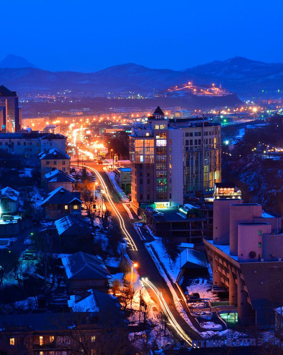 Более 7 тысяч жителей остались без теплоснабжения в Приморье из-за аварии. Из-за повреждения теплотрассы в ходе ДТП без теплоснабжения остались более 7 тысяч жителей Приморского края. Уточняется, что авария коснулась населения Находки