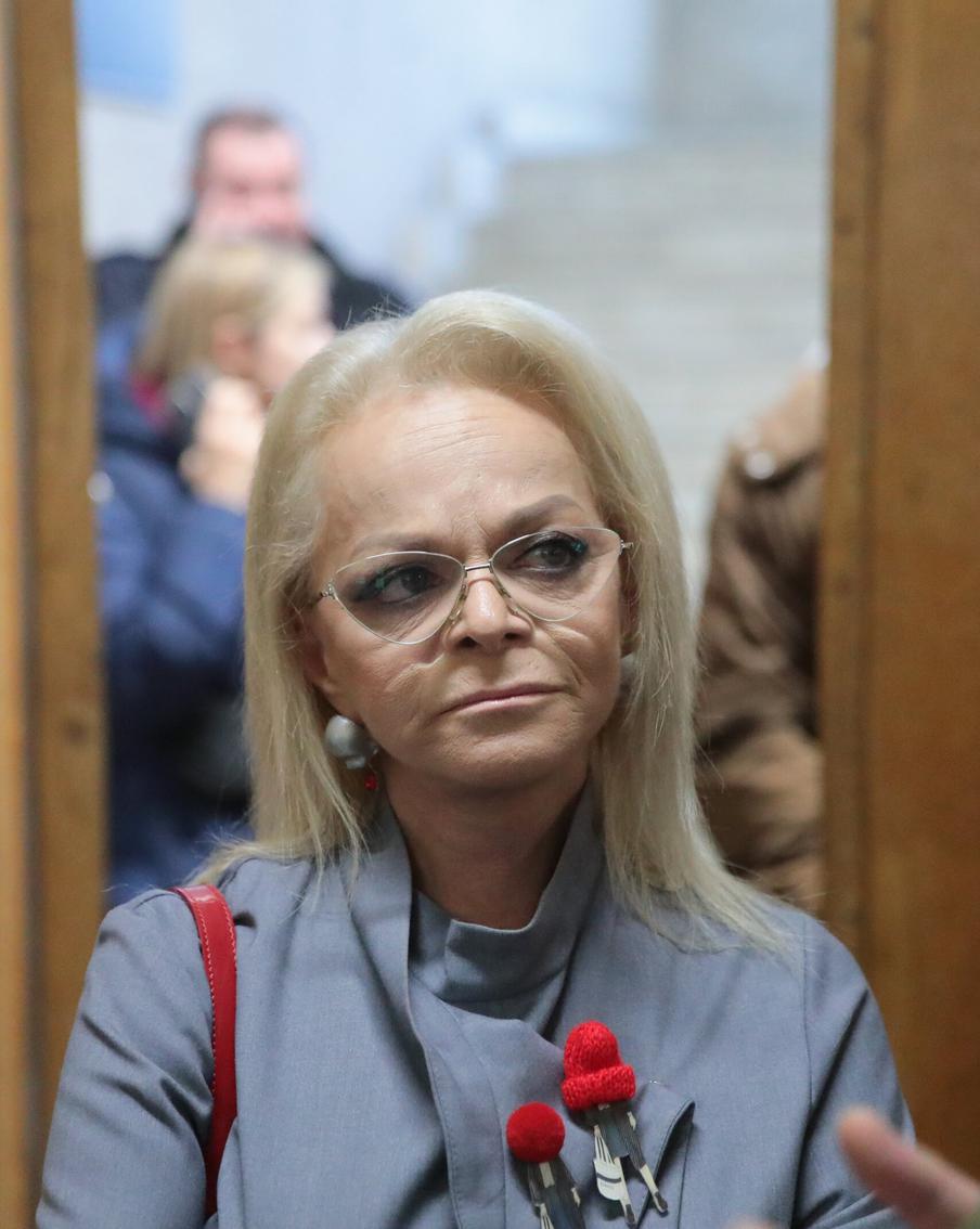 После решения суда по делу Долиной артистка рискует потерять ещё две квартиры. После того как Верховный суд России принял решение лишить Ларису Долину права собственности на приобретённую Полиной Лурье у певицы жилплощадь, артистка может потерять ещё две квартиры. Но уже за пределами России