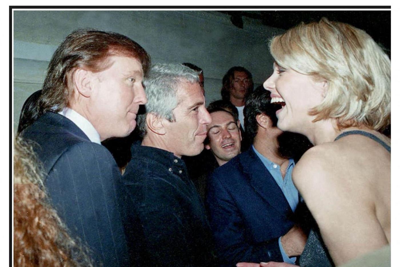 Около 16 фотографий с Трампом удалены из опубликованного архива Эпштейна