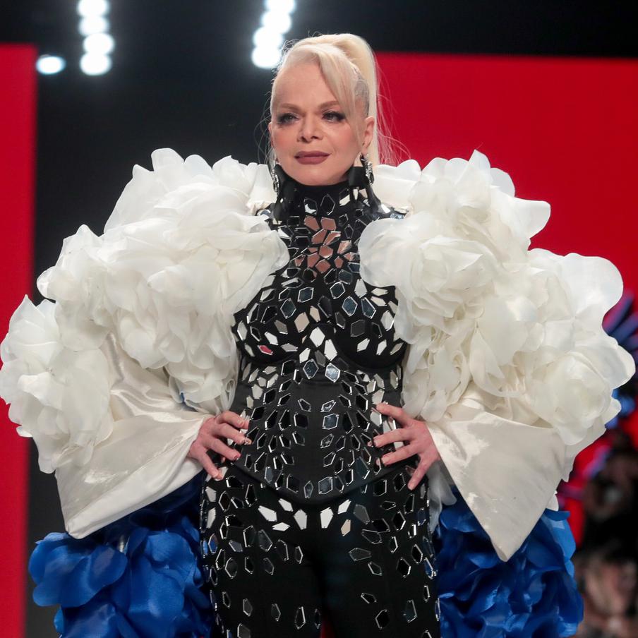 В Туле отменили выступление Ларисы Долиной после судебных тяжб за квартиру. Запланированный на одной из тульских площадок концерт певицы Ларисы Долиной было отменено после скандальной истории с борьбой за проданную Полине Лурье квартиру. Ранее суд принял решение в пользу последней