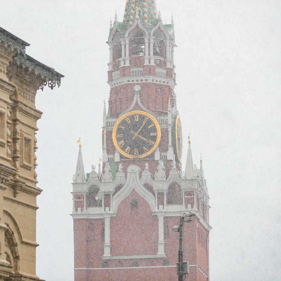 Москвичей предупредили о скором возвращении на улицы столицы зимних морозов. Жителей Москвы на следующей неделе ожидает резкое возвращение в столицу сильных морозов. Отмечается, что похолодание начнётся уже вечером воскресенья и продолжится до середины следующей недели
