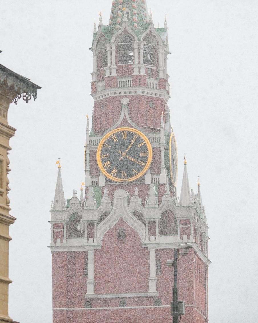 Москвичей предупредили о скором возвращении на улицы столицы зимних морозов. Жителей Москвы на следующей неделе ожидает резкое возвращение в столицу сильных морозов. Отмечается, что похолодание начнётся уже вечером воскресенья и продолжится до середины следующей недели