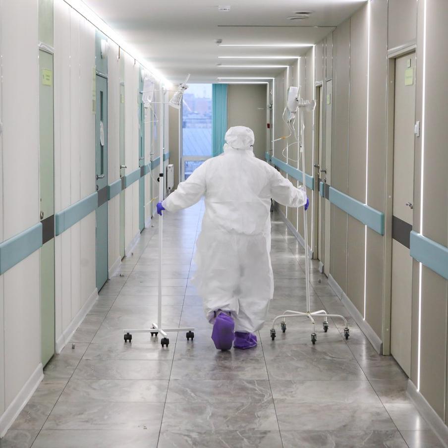 Стало известно состояние госпитализированного после взрыва в Химках подростка. Пострадавшего при взрыве пиротехнического устройства в подмосковных Химках подростка направили в реанимацию. Отмечается, что его состояние врачами оценивается как стабильное