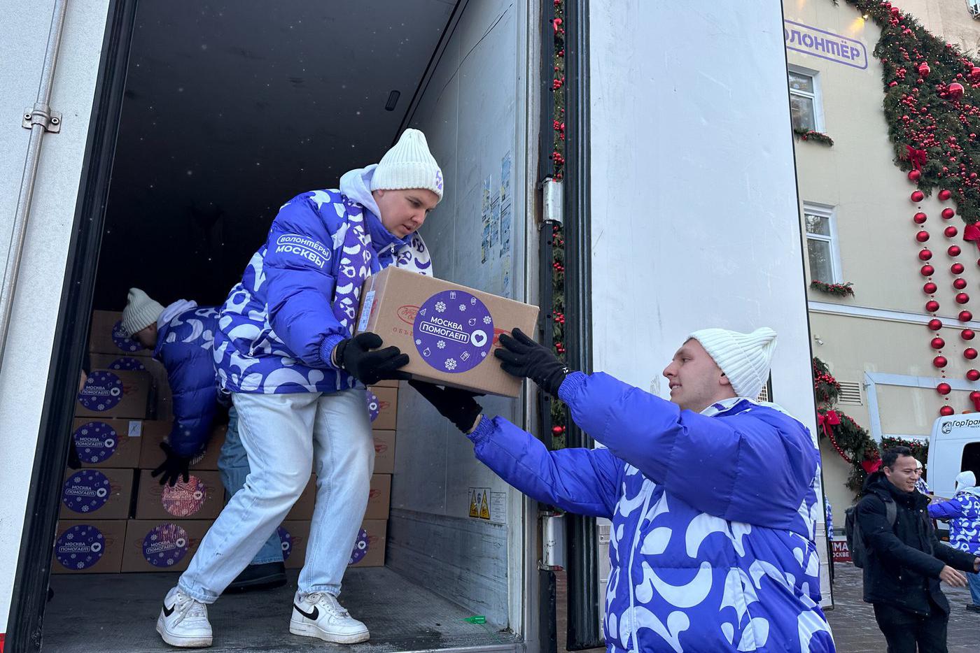 Сергей Собянин рассказал о волонтёрах Москвы, которые отправляют новогодние подарки в новые регионы