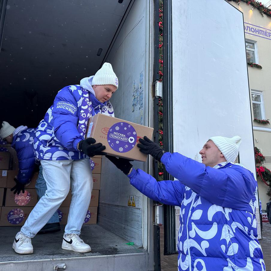 Сергей Собянин: Московские волонтёры доставили подарки детям в новые регионы. Столичный мэр рассказал об отправке волонтёрами Москвы сладких подарков детям новых регионов
