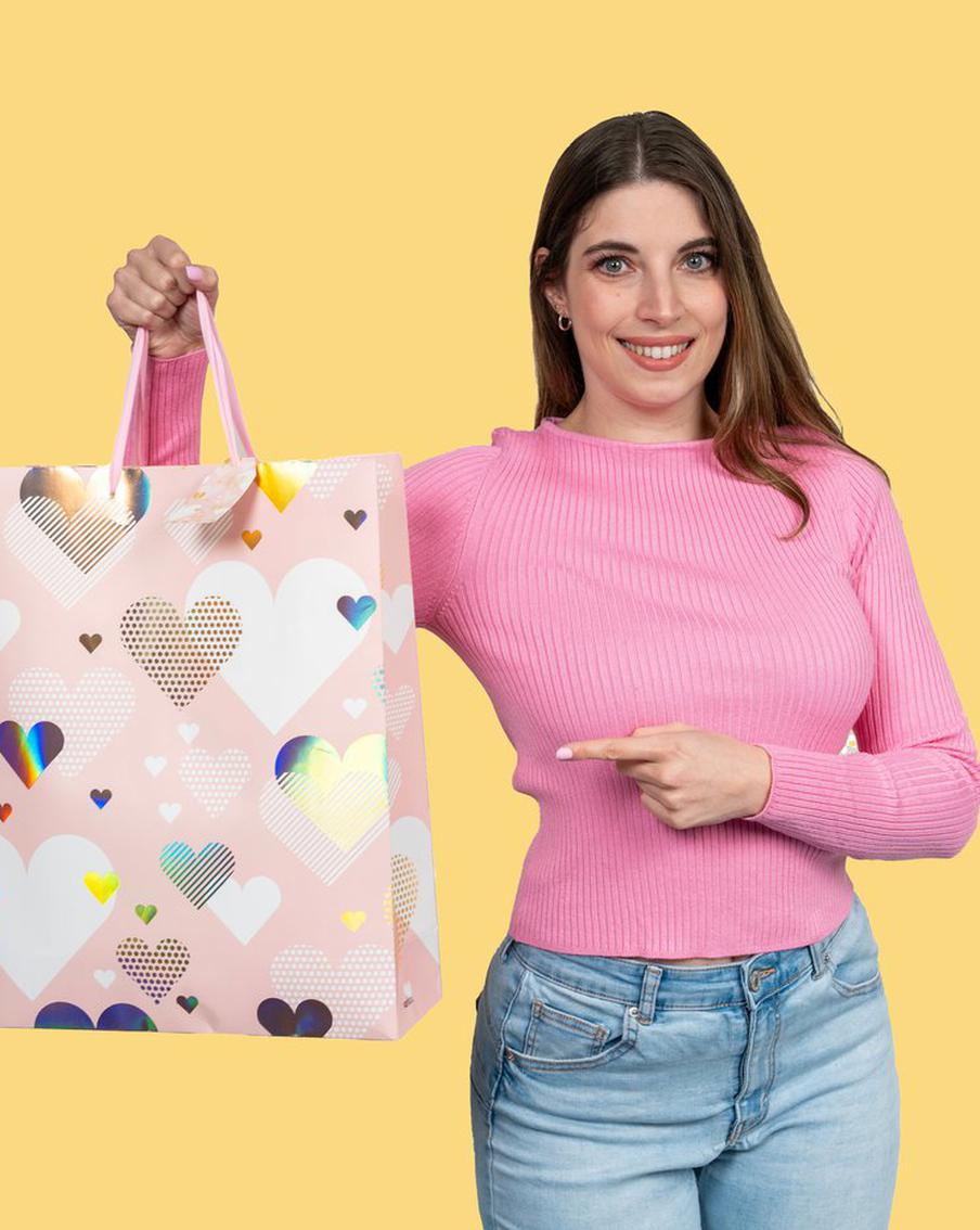 Стало известно, какой подарок можно вручить учителю, не нарушив при этом закон о взятках